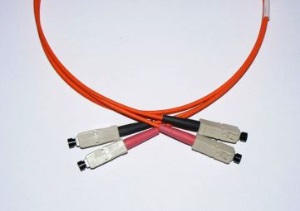sc-sc-1-m6dl-opticky-propojovaci-kabel-sc-sc-duplex-mm-62-5-125um-1m.jpg